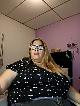 Snapshot of EllisW8 chatting on February 12, 2026, 11:00 pm EllisW8 online show from February 12, 2026, 11:00 pm