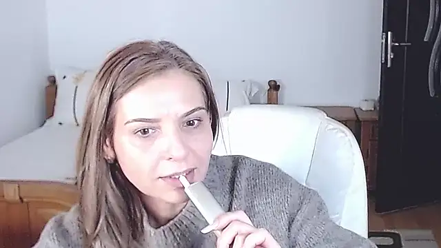 Snapshot of evamaria2024 chatting on October 21, 2025, 10:27 am evamaria2024 online show from October 21, 2025, 10:27 am