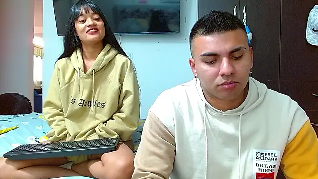 2ScarletandRyan8 online show from December 2, 2024, 1:24 pm