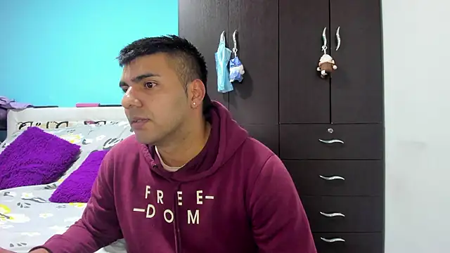 Snapshot of 2ScarletandRyan8 chatting on March 23, 2026, 9:57 am 2ScarletandRyan8 online show from March 23, 2026, 9:57 am