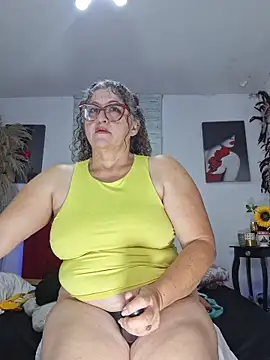 evelin hott online show from March 16, 2026, 2:39 am