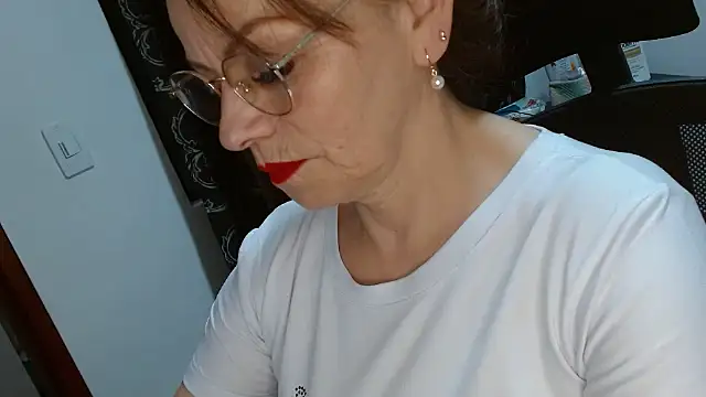 asleycavta online show from November 13, 2025, 5:56 pm