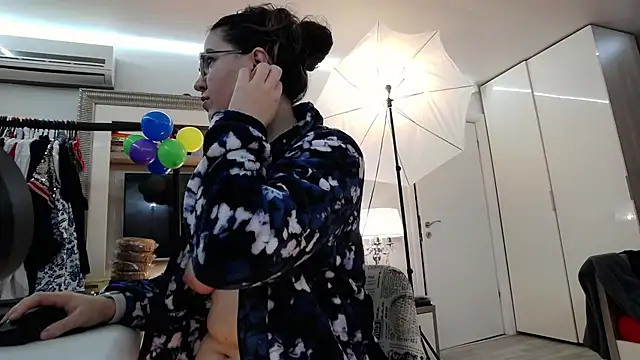 ILoveToFeelU online show from January 6, 2025, 2:04 am