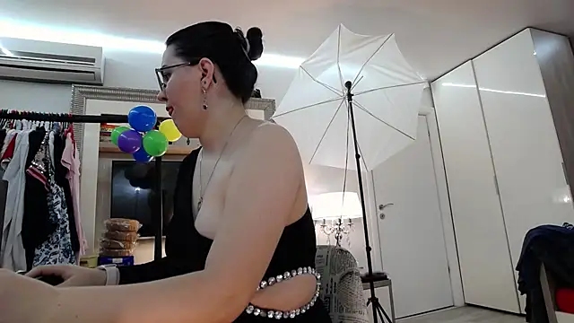 ILoveToFeelU online show from January 8, 2025, 1:00 am