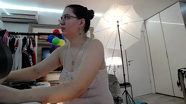 ILoveToFeelU online show from January 13, 2025, 3:47 pm