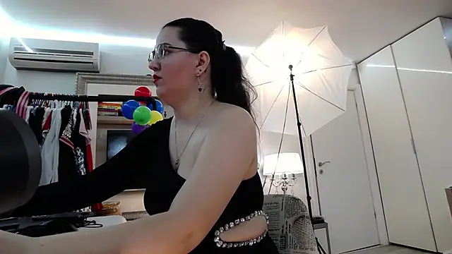 ILoveToFeelU online show from January 15, 2025, 4:43 pm