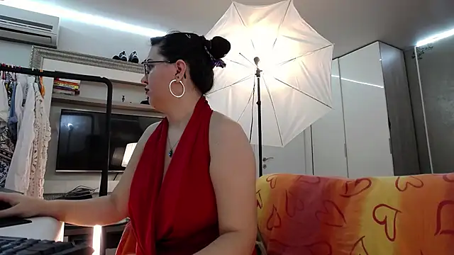 Snapshot of ILoveToFeelU chatting on October 27, 2025, 10:36 pm ILoveToFeelU online show from October 27, 2025, 10:36 pm