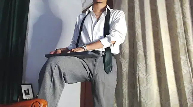HomeAloneK online show from December 16, 2024, 7:54 pm