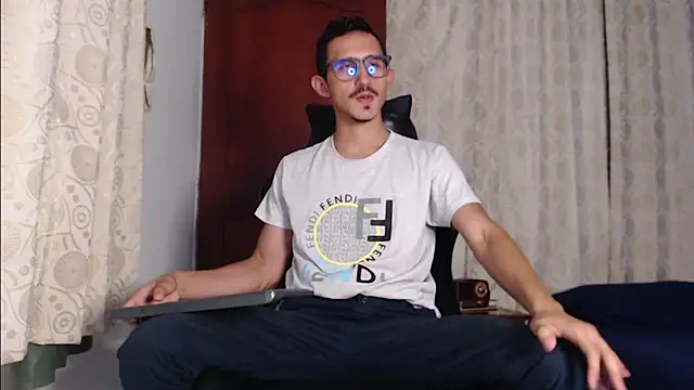 Snapshot of HomeAloneK chatting on September 28, 2025, 9:20 pm HomeAloneK online show from September 28, 2025, 9:20 pm