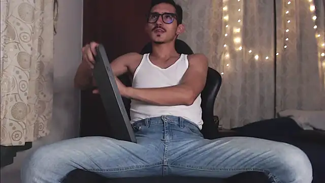 Snapshot of HomeAloneK chatting on September 29, 2025, 8:24 pm HomeAloneK online show from September 29, 2025, 8:24 pm