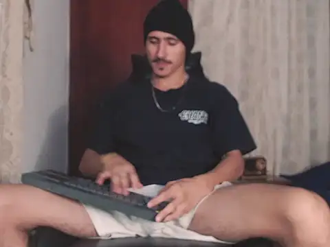 Snapshot of HomeAloneK chatting on October 10, 2025, 7:57 pm HomeAloneK online show from October 10, 2025, 7:57 pm