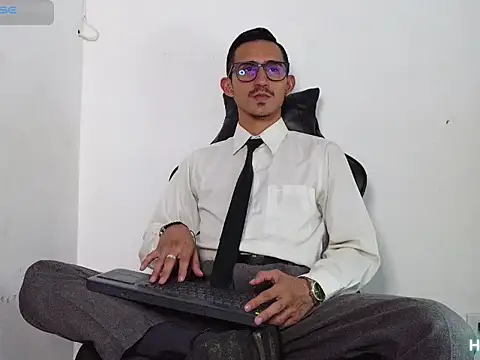 HomeAloneK online show from December 14, 2025, 7:40 pm