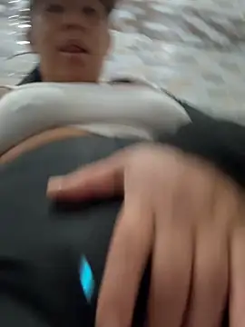 Snapshot of kim_monti chatting on November 17, 2025, 9:09 pm kim monti online show from November 17, 2025, 9:09 pm