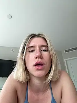 Snapshot of xoxoxjenn chatting on June 14, 2026, 9:06 pm xoxoxjenn online show from June 14, 2026, 9:06 pm