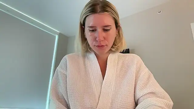 Snapshot of xoxoxjenn chatting on July 9, 2026, 1:37 pm xoxoxjenn online show from July 9, 2026, 1:37 pm