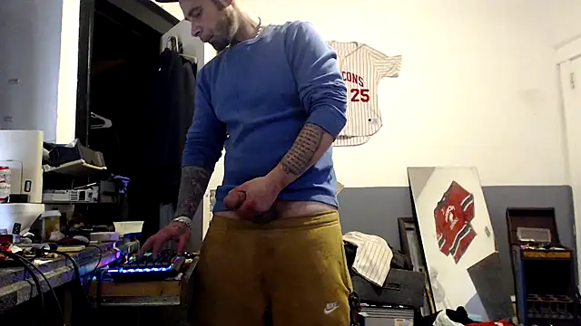 Snapshot of sledge901 chatting on January 9, 2025, 9:05 pm sledge901 online show from January 9, 2025, 9:05 pm