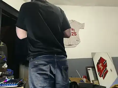 Snapshot of sledge901 chatting on February 18, 2025, 9:53 pm sledge901 online show from February 18, 2025, 9:53 pm