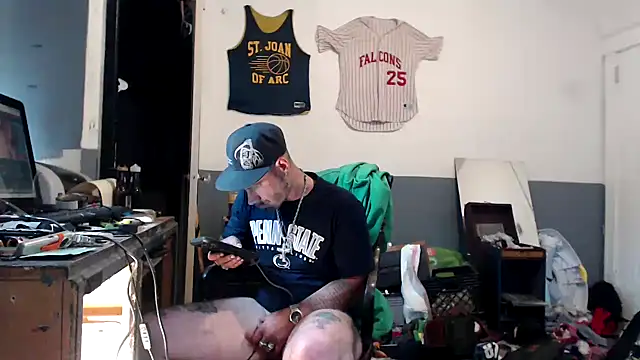 Snapshot of sledge901 chatting on October 18, 2025, 5:46 pm sledge901 online show from October 18, 2025, 5:46 pm