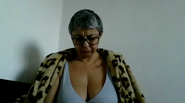 roseblak42 online show from March 9, 2025, 3:27 pm