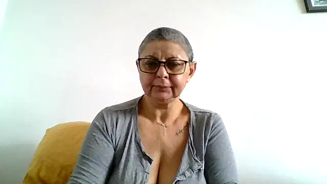 roseblak42 online show from November 20, 2025, 9:09 am