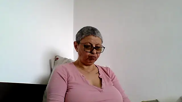 roseblak42 online show from April 24, 2026, 9:01 am
