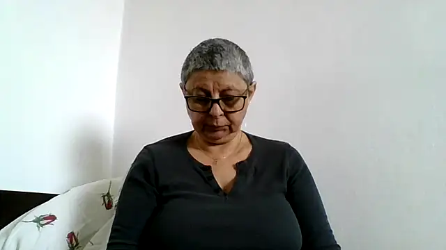 roseblak42 online show from May 1, 2026, 12:43 pm
