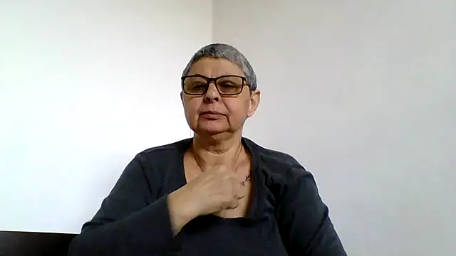 roseblak42 online show from May 3, 2026, 11:49 am