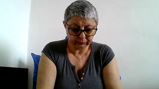 roseblak42 online show from May 8, 2026, 10:31 am