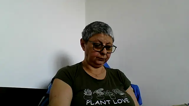 roseblak42 online show from May 11, 2026, 10:10 am