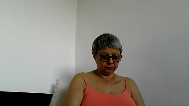 roseblak42 online show from June 9, 2026, 1:01 pm