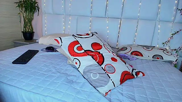 kiana cream online show from January 24, 2025, 5:53 pm