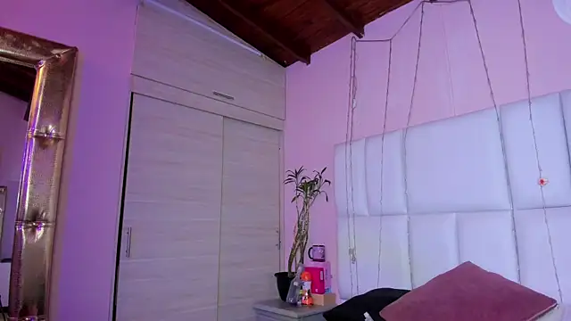 Snapshot of kiana_cream chatting on September 25, 2025, 11:58 am kiana cream online show from September 25, 2025, 11:58 am