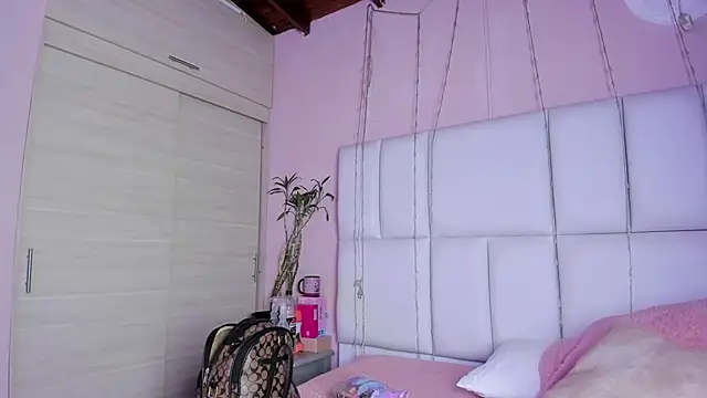 Snapshot of kiana_cream chatting on September 26, 2025, 11:36 am kiana cream online show from September 26, 2025, 11:36 am