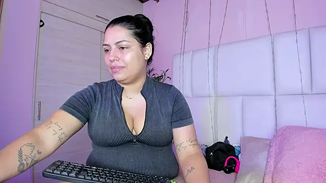 Snapshot of kiana_cream chatting on September 27, 2025, 12:32 pm kiana cream online show from September 27, 2025, 12:32 pm