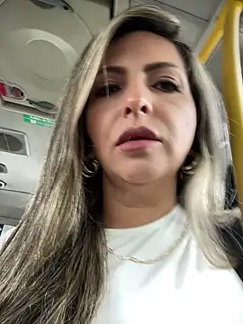  Abril-Office1 online show from December 2, 2024, 4:09 pm