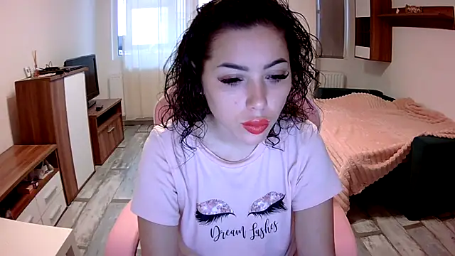 Snapshot of LovelyJulliette chatting on October 7, 2025, 12:02 pm LovelyJulliette online show from October 7, 2025, 12:02 pm