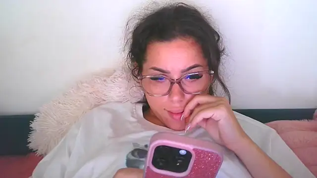 Snapshot of LovelyJulliette chatting on October 15, 2025, 12:16 pm LovelyJulliette online show from October 15, 2025, 12:16 pm