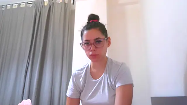 Snapshot of LovelyJulliette chatting on October 18, 2025, 5:03 pm LovelyJulliette online show from October 18, 2025, 5:03 pm