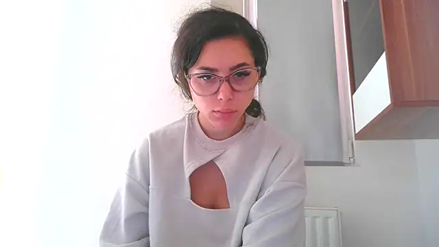Snapshot of LovelyJulliette chatting on October 19, 2025, 12:17 pm LovelyJulliette online show from October 19, 2025, 12:17 pm