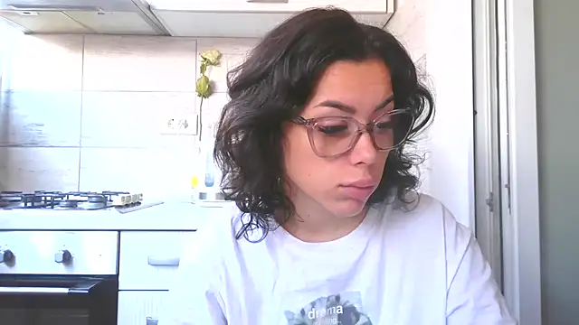 Snapshot of LovelyJulliette chatting on October 21, 2025, 9:43 am LovelyJulliette online show from October 21, 2025, 9:43 am