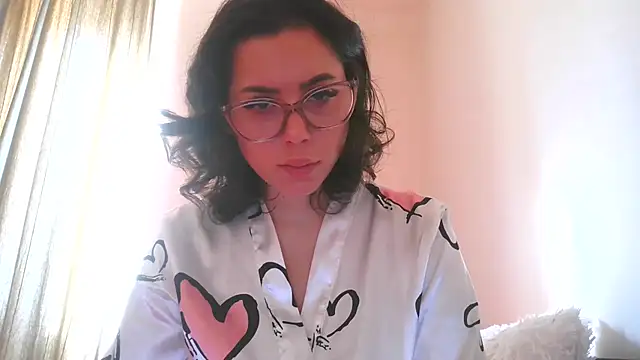 Snapshot of LovelyJulliette chatting on October 22, 2025, 12:05 pm LovelyJulliette online show from October 22, 2025, 12:05 pm