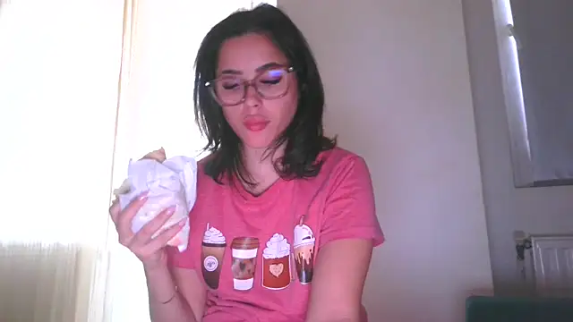 Snapshot of LovelyJulliette chatting on October 26, 2025, 2:23 pm LovelyJulliette online show from October 26, 2025, 2:23 pm