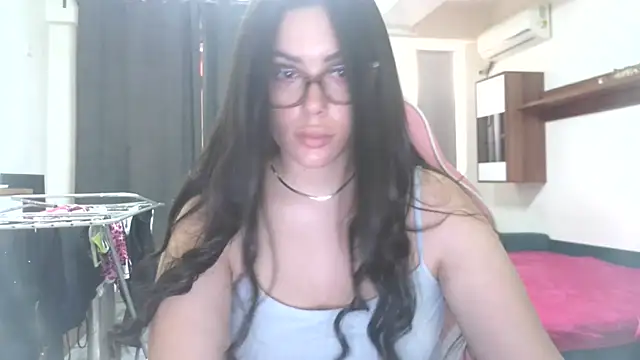 LovelyJulliette online show from June 20, 2026, 3:15 pm