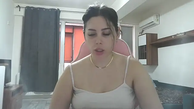 LovelyJulliette online show from July 3, 2026, 4:02 pm