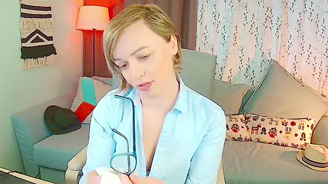 NandiSmile online show from December 2, 2025, 7:47 am