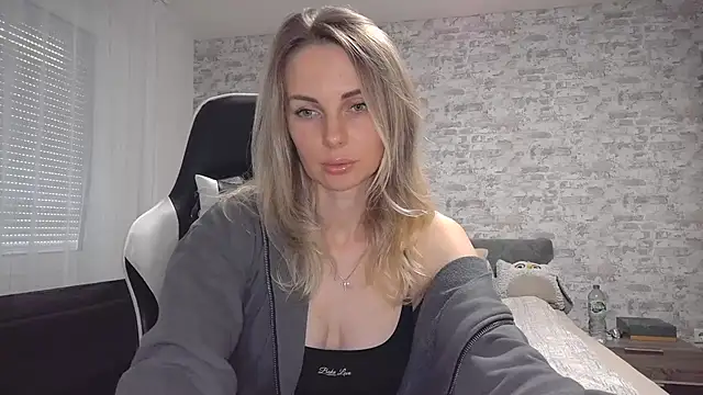 AlissonBia online show from October 2, 2025, 3:52 pm