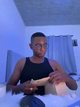 Snapshot of Arwens_bell08 chatting on February 6, 2025, 12:33 am Arwens bell08 online show from February 6, 2025, 12:33 am