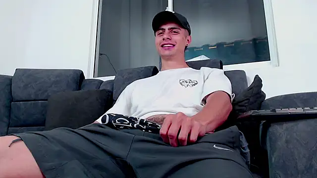 Stiven CL online show from September 20, 2025, 5:03 pm