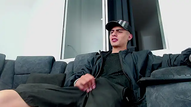 Stiven CL online show from October 5, 2025, 10:40 pm