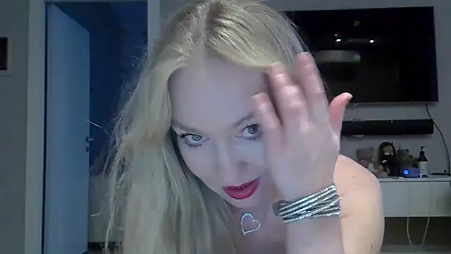 ZarinaSwift online show from January 13, 2025, 4:28 am